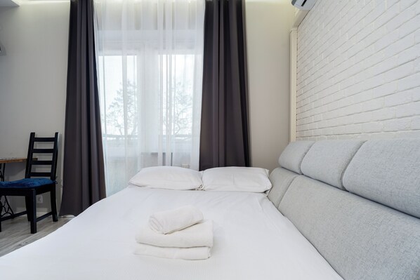 1 dormitorio, tabla de planchar con plancha, wifi y ropa de cama