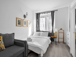 Iron/ironing board, WiFi, bed sheets