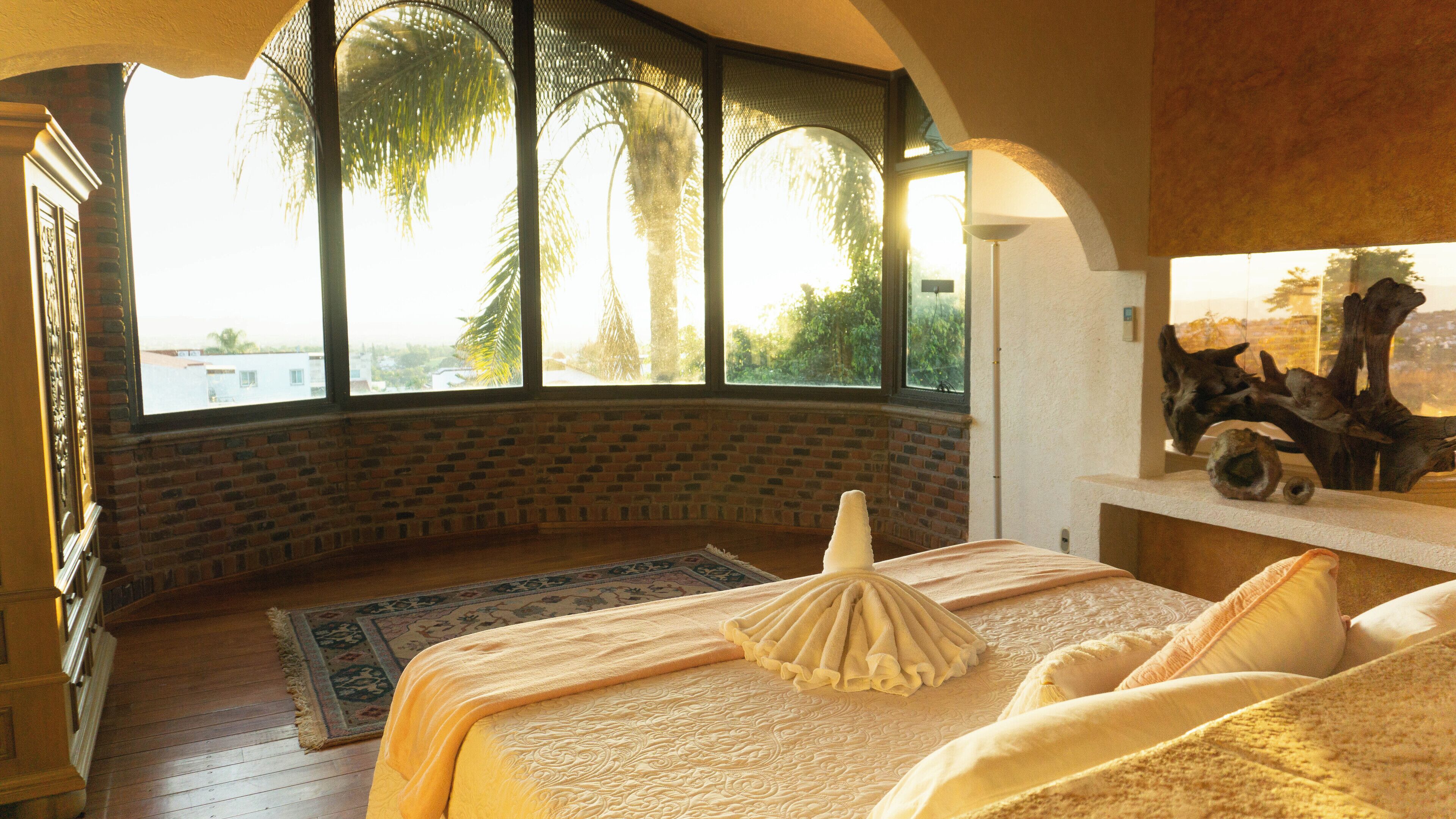 6 Schlafzimmer, Schreibtisch, Bügeleisen/Bügelbrett, Reisekinderbett