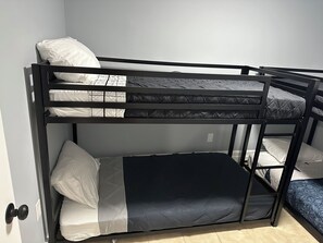 2 chambres, fer et planche à repasser, Wi-Fi, draps fournis