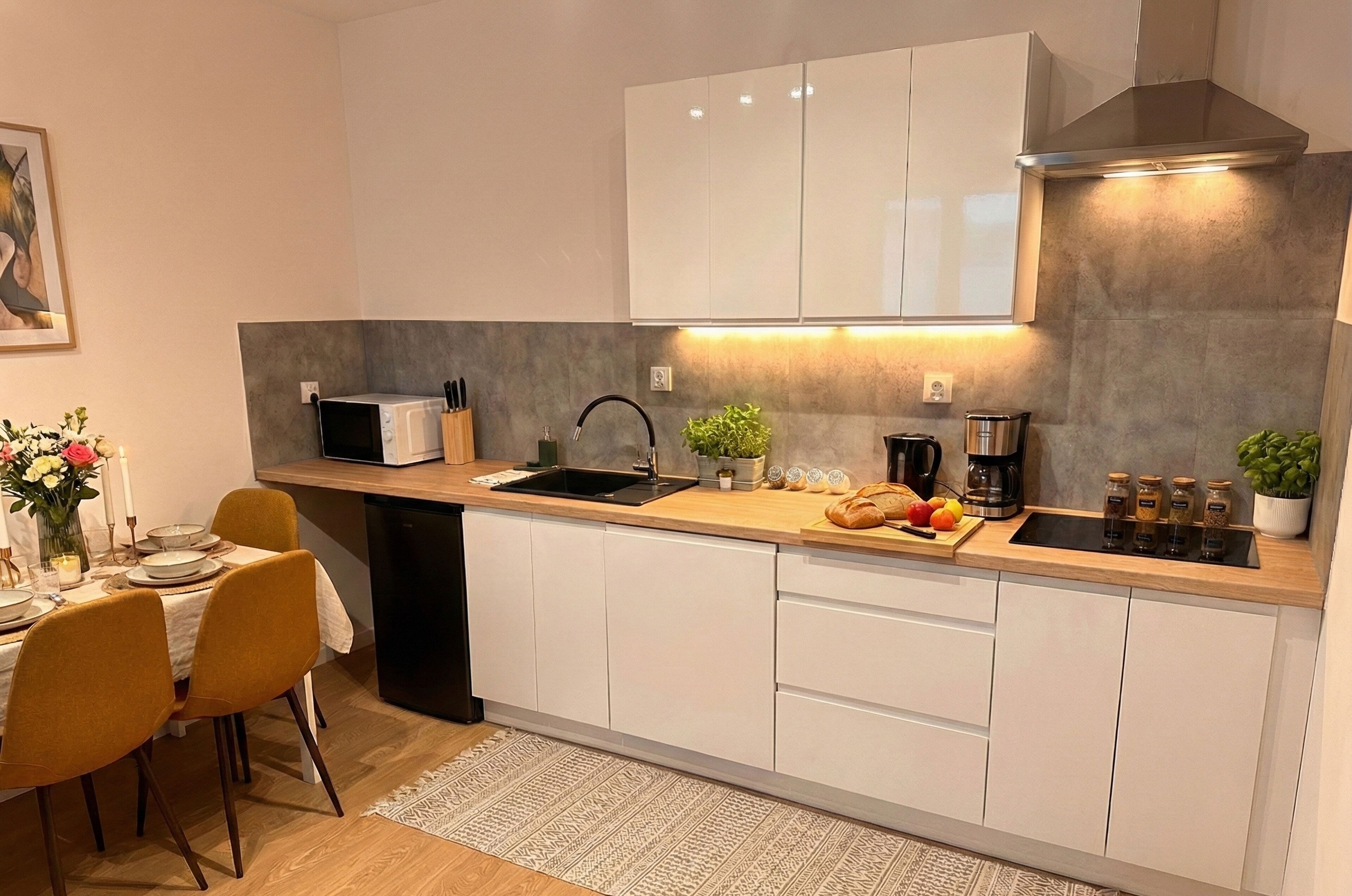 舒适公寓 | 私人厨房 | 冰箱、炉灶、电热水壶、高脚椅