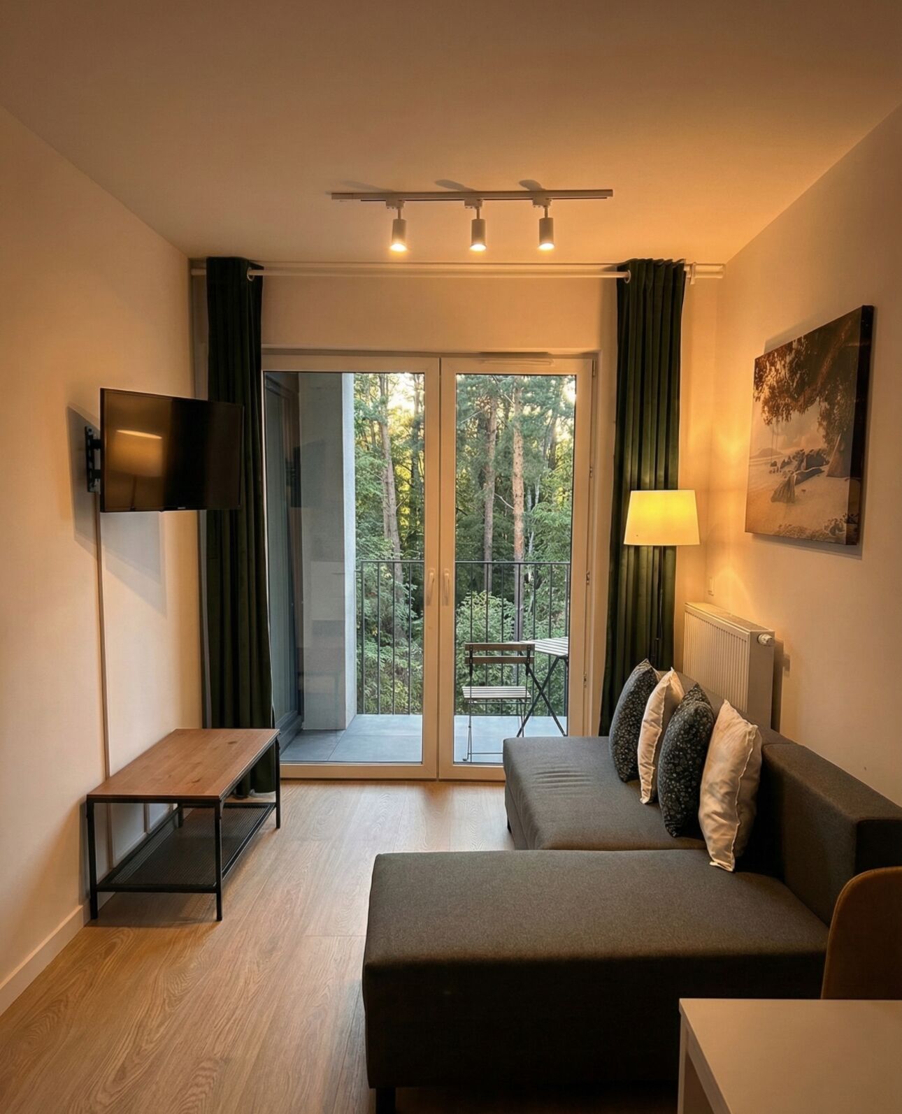 遮光窗簾/窗簾、熨斗/熨衫板、免費 Wi-Fi、床單