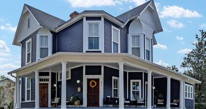 Luxury downtown with parking near WEC, springs, forest, and Santos trailhead