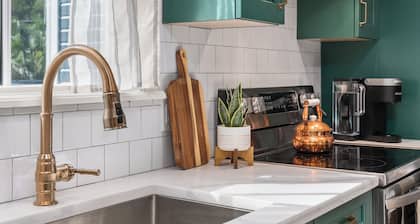 Luxury downtown with parking near WEC, springs, forest, and Santos trailhead