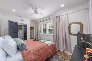 2 bedrooms, iron/ironing board, free WiFi, bed sheets