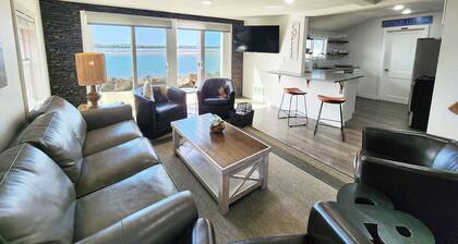 Alsea Bay Cottage! Views! Hot Tub! Dog Friendly!