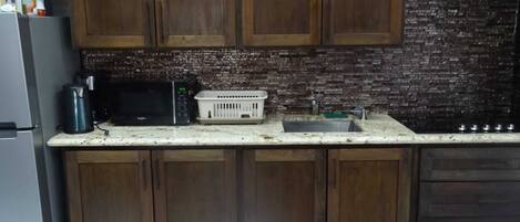 Coffee/tea maker, fridge, microwave, oven