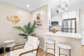 Interior - Peaceful Modern HNL Getaway (Honolulu)