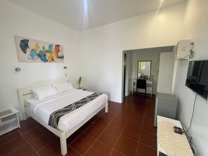 Deluxe Double Room, Ocean View | Desk, laptop workspace, free WiFi