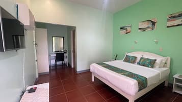 Desk, laptop workspace, free WiFi