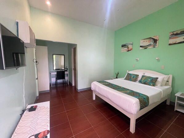 Desk, laptop workspace, free WiFi