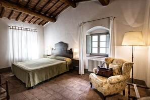 Room - Charming Villa with Private Pool immersed in the greenery of Chianti (Panzano In Chianti)