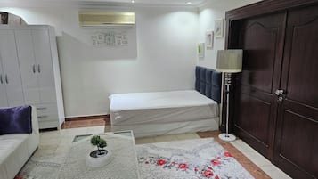 1 habitación, wifi y ropa de cama