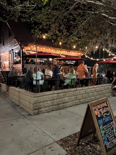 Cozy Cottage in Historic Mount Dora. 3 bedrooms & 2 bathrooms.