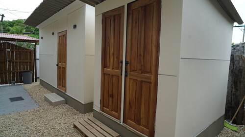 Lujo Tiny House con agua caliente, Lavadora/Secadora, Wifi y Cama Queen.