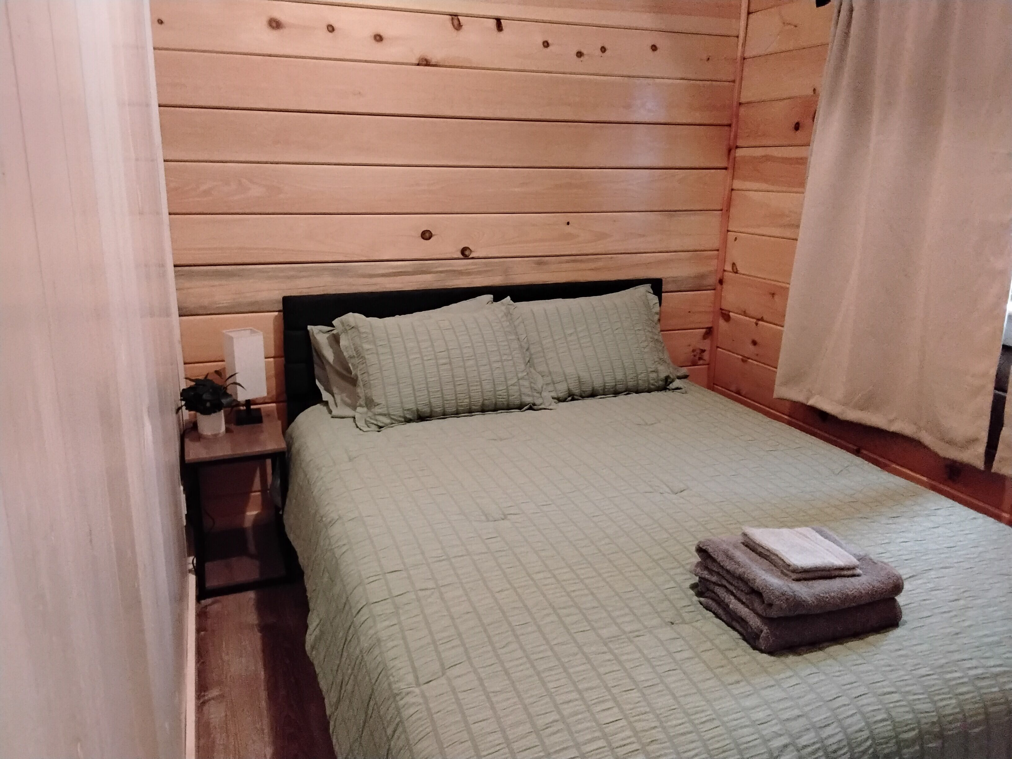 2 多间卧室、WiFi、床单