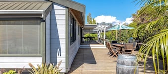 Hartlock in Onetangi - Our Island