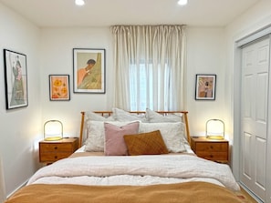 3 habitaciones, tabla de planchar con plancha, internet y ropa de cama 