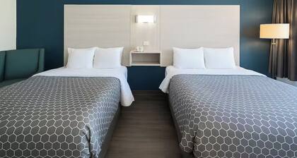Affordable hotel suites with WiFi, AC in charming McDonough