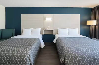 Affordable hotel suites with WiFi, AC in charming McDonough
