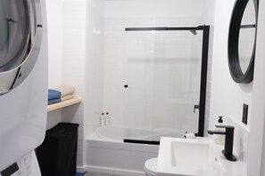 Håndklær, såpe og toalettpapir