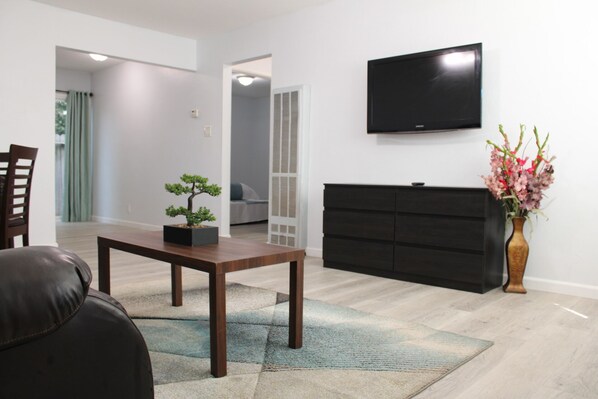 Living area - Renovated 2BR Castro Valley Apartment Near BART and Parking (Castro Valley)