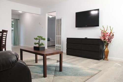 Renovated 2BR Castro Valley Apartment Near BART and Parking