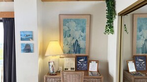 Interior - Penthouse Overlooking Waimea Ocean views (Waimea)