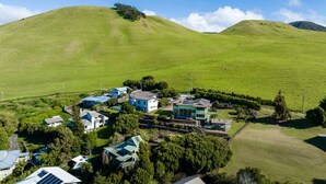 Exterior - Penthouse Overlooking Waimea Ocean views (Waimea)