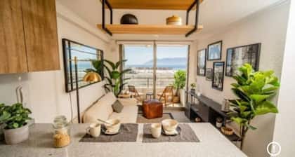 Located 10 minutes from aeropuerto.Es a quiet place close to the sea.