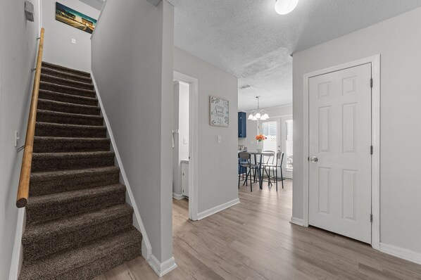 Interior - Charming 3-bedroom Townhome near Convention District and ECU (Greenville)