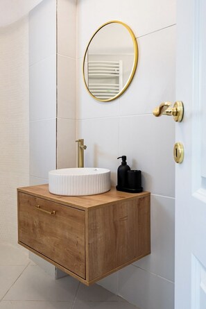 Hair dryer, towels