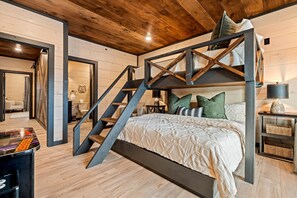 6 bedrooms, desk, iron/ironing board, travel cot - Free Waterpark, 6Br7.5Ba,Indoor Pool, HotTub,WaterPark,Theater, Lux cabin (Sevierville)