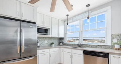 Beautiful Oceanview Townhouse in Narragansett RI with Private Beach Access