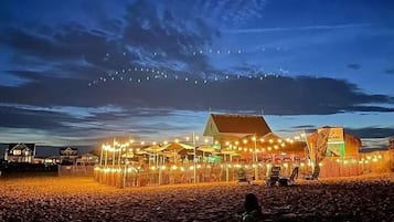 Beach nearby, sun-loungers, beach towels