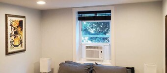 Cozy, Charming and Private Guest House Near JFK, LIRR, NYC!