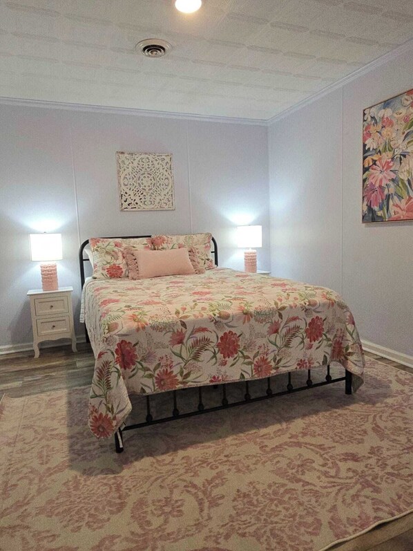 2 habitaciones, tabla de planchar con plancha, wifi y ropa de cama