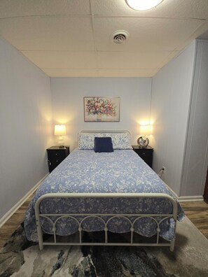 2 habitaciones, tabla de planchar con plancha, wifi y ropa de cama