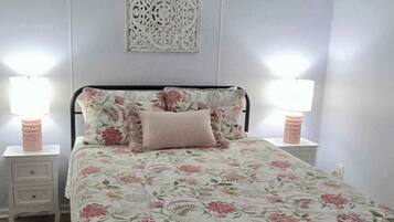2 bedrooms, iron/ironing board, WiFi, bed sheets