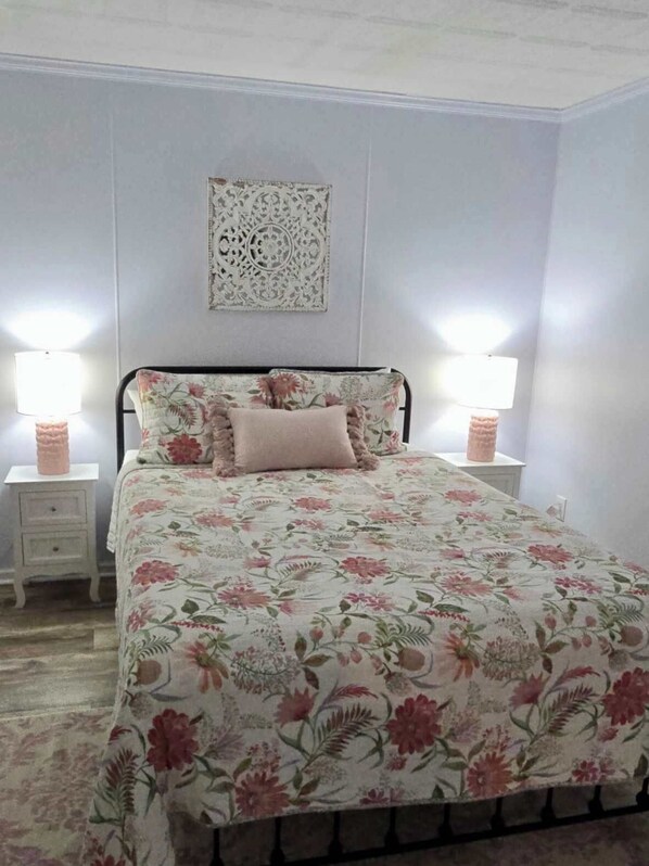 2 chambres, fer et planche à repasser, Wi-Fi, draps fournis