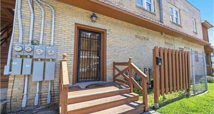 The Market Place Apartments, Cozy and Sweet by Nest and Bloom -Suite 2- 5047