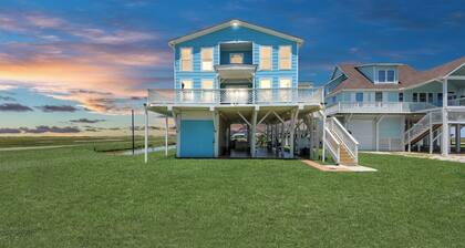 Spacious deck 5-bedroom home in Freeport with WiFi, 3 full baths sits on canal.