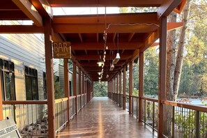 Property grounds - Beautiful view! Updated 1-bdrm, 2 bath condo with Queen Murphy in Living Area. (Bend)