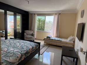 6 habitaciones, tabla de planchar con plancha, wifi y ropa de cama 