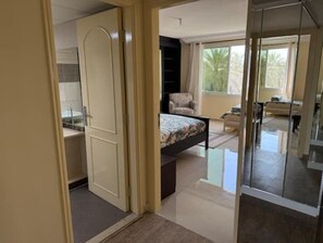 6 habitaciones, tabla de planchar con plancha, wifi y ropa de cama 