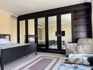 6 bedrooms, iron/ironing board, WiFi, bed sheets