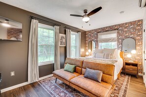 2 chambres, bureau, fer et planche à repasser, lit parapluie