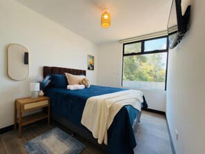 3 habitaciones, tabla de planchar con plancha, wifi y ropa de cama 