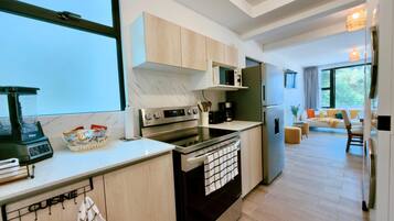 Micro-ondes, four, plaque de cuisson