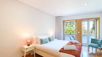 2 bedrooms, iron/ironing board, Internet, bed sheets